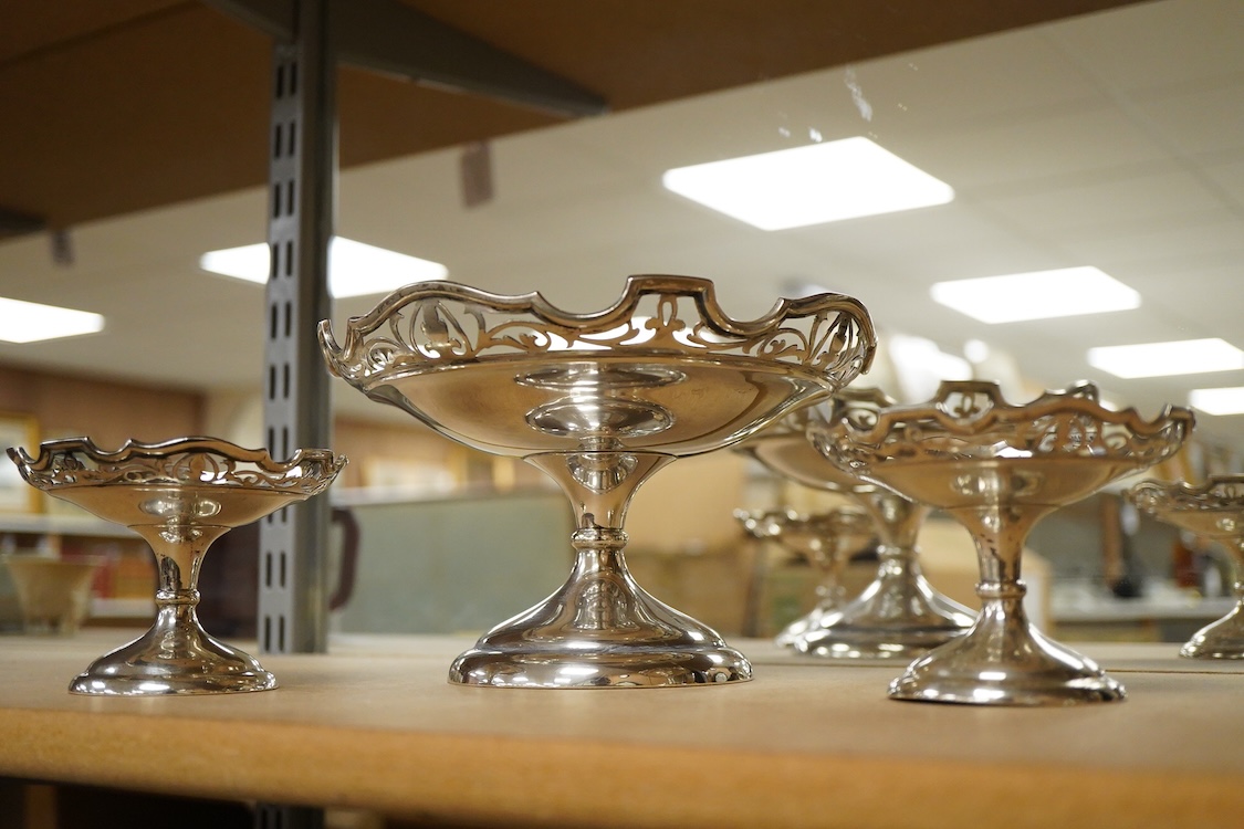 A suite of three George V graduated comports, by Stuart Dawson & Co Ltd, London, 1911, with pierced borders, comprising a large comport height 11.9cm and pair of smaller comports, height 7.2cm, 20oz.